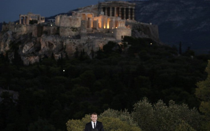 Ξεσπά ο άνθρωπος που φώτισε την Ακρόπολη: Οι προβολείς έχουν πιάσει 2 δάχτυλα βρώμας